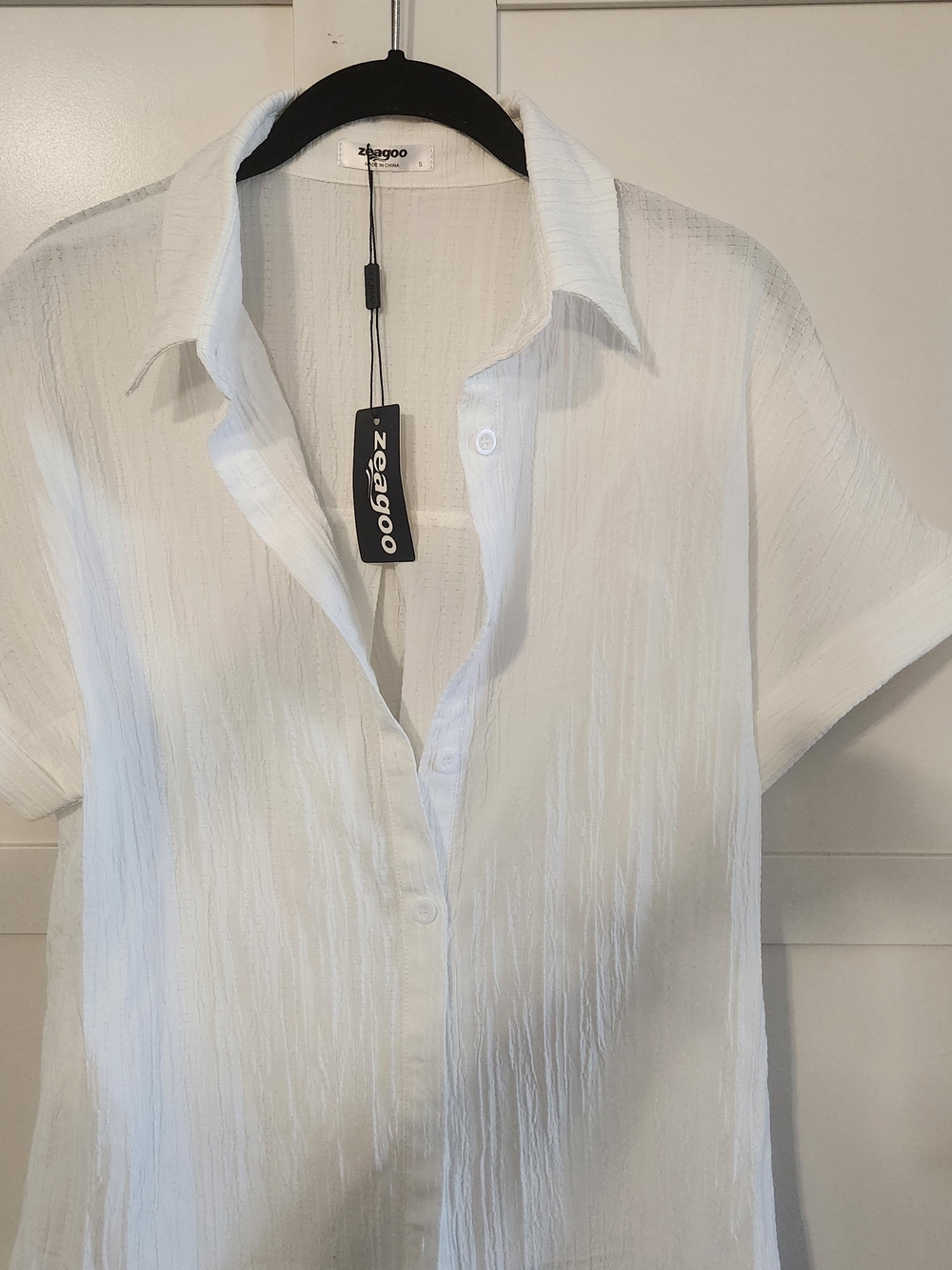 zeagoo White Short-Sleeve Textured Button-Up Blouse